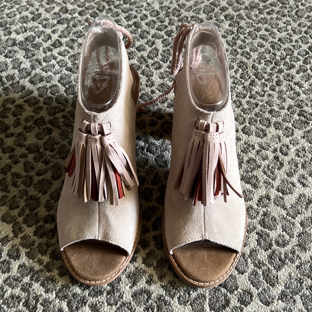 Toms heeled sandal in pink suede